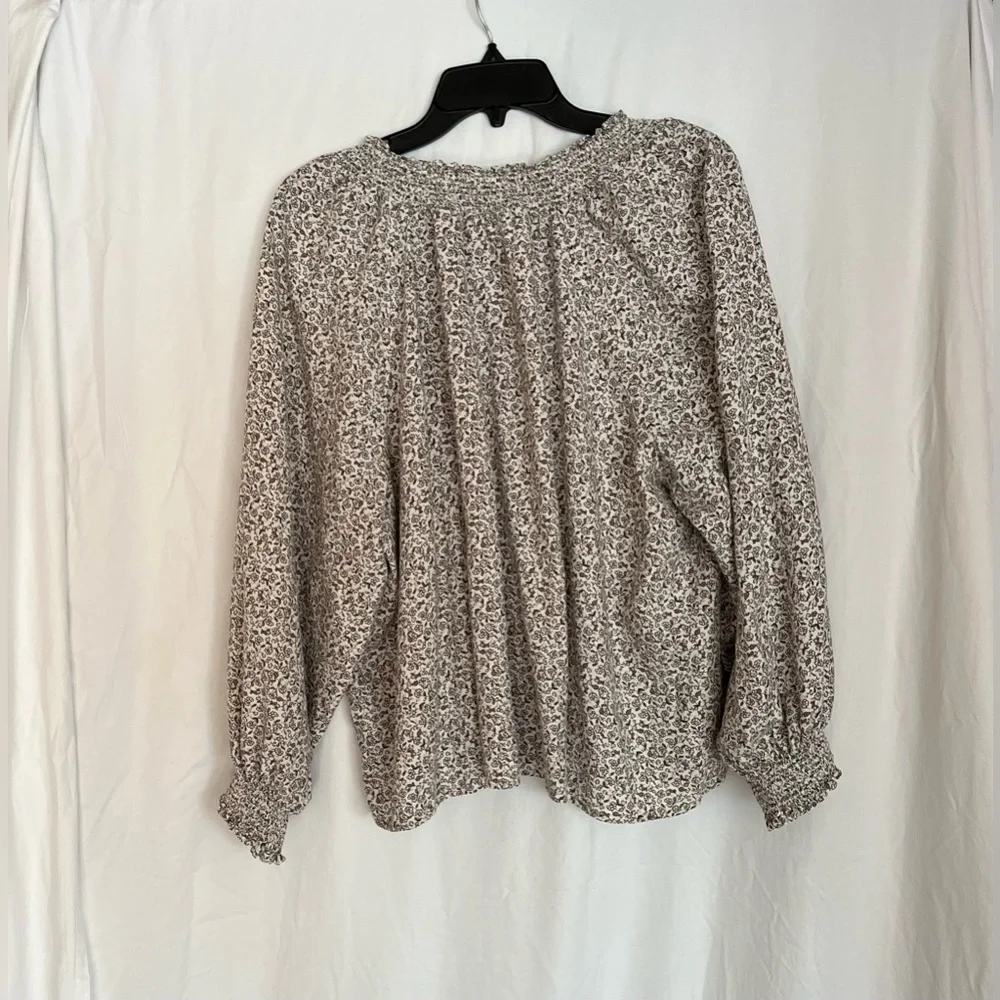 2/$20 - XL - Floral Print Old Navy Peasant Blouse with puffy sleeves- Beige - Picture 5 of 11